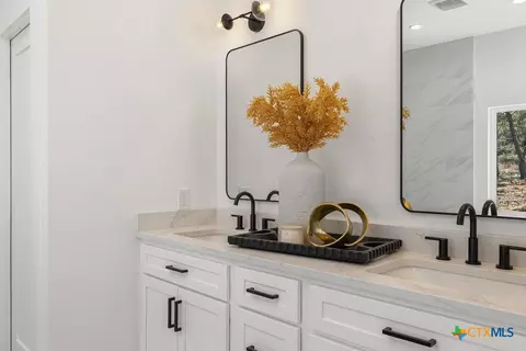 Bath - 408 Rust Ranch Rd, Blanco, TX 78606 photo 5 of 7