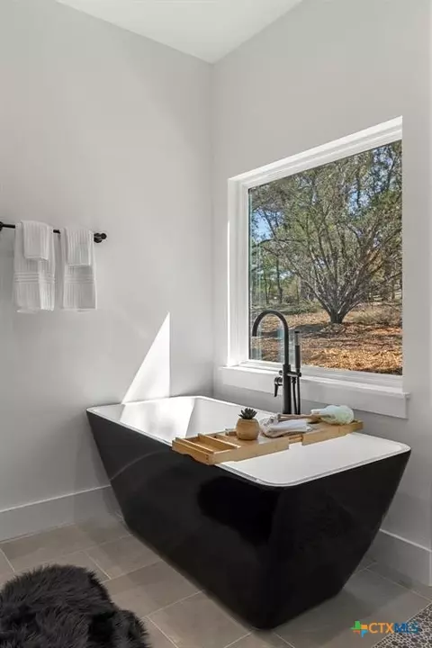 Bath - 408 Rust Ranch Rd, Blanco, TX 78606 photo 2 of 7
