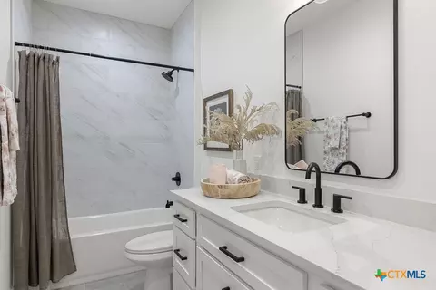 Bath - 408 Rust Ranch Rd, Blanco, TX 78606 photo 6 of 7
