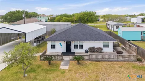 77 Carrie St, Port O'connor, TX 77982