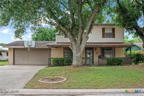 310 Glenbrook Ln, Port Lavaca, TX 77979