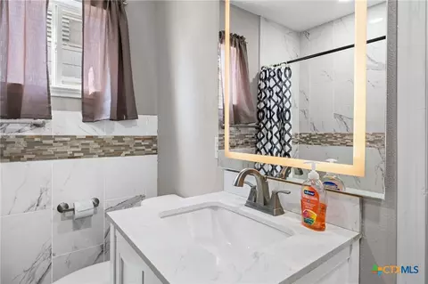 Bath - 2716 Mckenzie Ave, Waco, TX 76708 photo 1 of 2