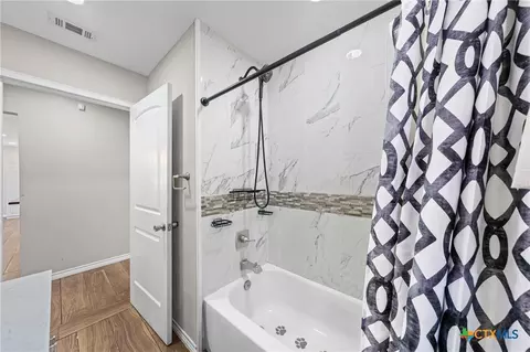 Bath - 2716 Mckenzie Ave, Waco, TX 76708 photo 2 of 2