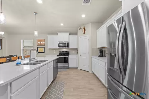 Kitchen - 5873 Copano Loop, Belton, TX 76513 photo 2 of 3