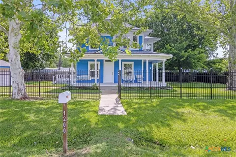 1200 4th St, Palacios, TX 77465