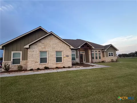 36 Meadow Creek Dr, Inez, TX 77968