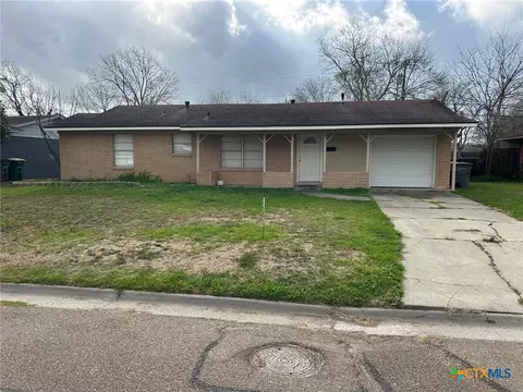 3007 E Mistletoe Ave, Victoria, TX 77901
