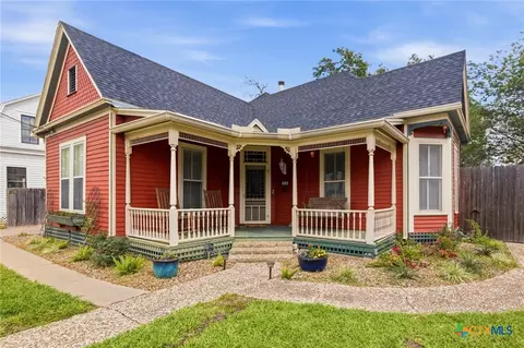 306 W Stayton Ave, Victoria, TX 77901
