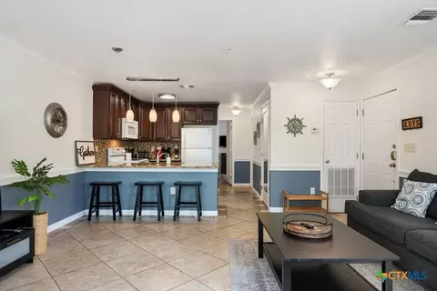 730 E Mather St #L301, New Braunfels, TX 78130