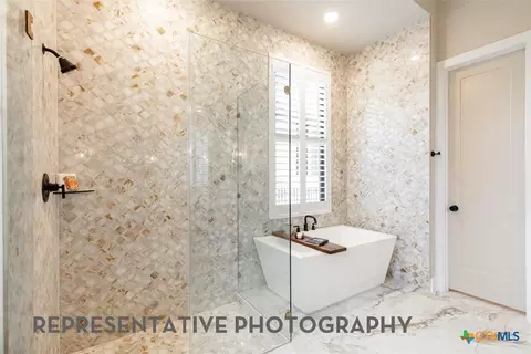 Bath - 212 Borrego Bnd, Liberty Hill, TX 78642 photo 4 of 5