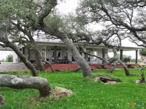 257 Whitaker Rd, Port Lavaca, TX 77979