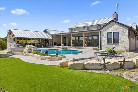 2105 Legacy Hills Dr, Johnson City, TX 78636