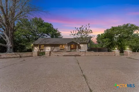 608 Ridgecrest Dr, Salado, TX 76571