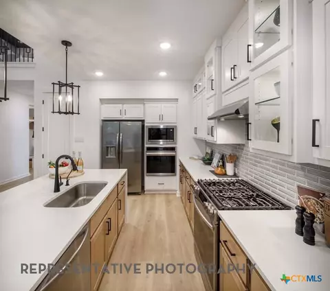 Kitchen - 8808 Fallkill Dr, Austin, TX 78744 photo 3 of 6