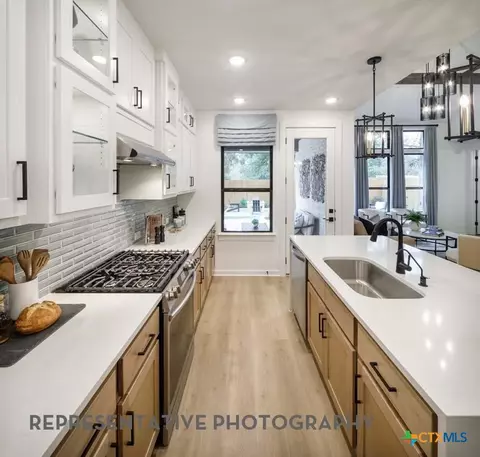 Kitchen - 8808 Fallkill Dr, Austin, TX 78744 photo 4 of 6