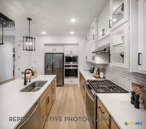 Kitchen - 8808 Fallkill Dr, Austin, TX 78744 photo 3 of 6
