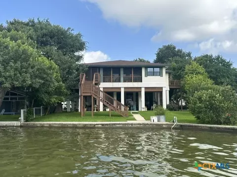 210 Royal George Cir, Mcqueeney, TX 78123