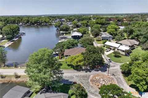 210 Royal George Cir, Mcqueeney, TX 78123