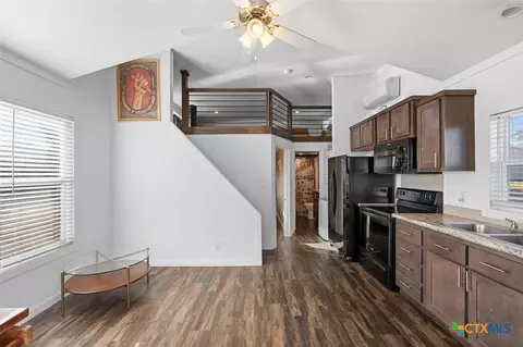 Entry Way - 3270 Fm 671, Luling, TX 78648 photo 1 of 2