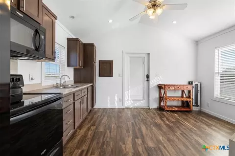 Entry Way - 3270 Fm 671, Luling, TX 78648 photo 2 of 2