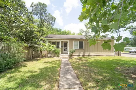 1612 E Mesquite Ln, Victoria, TX 77901