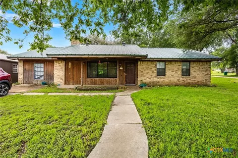 401 N 14th St, Buckholts, TX 76518