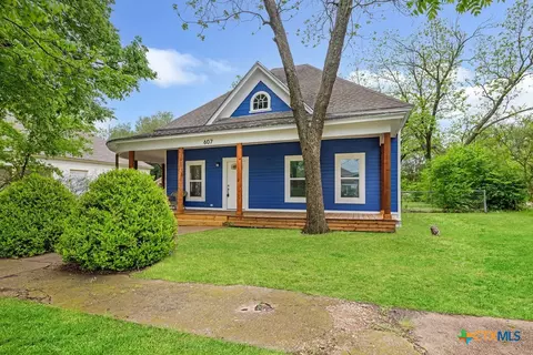 607 W 3rd St, Eddy, TX 76524