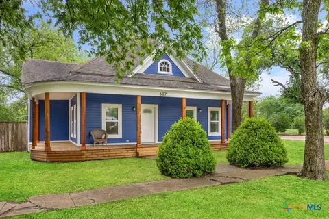 607 W 3rd St, Eddy, TX 76524