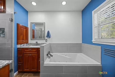 Bath - 312 Gerald Dr, Blanco, TX 78606 photo 4 of 4