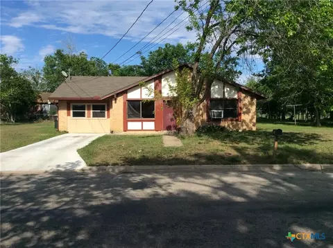 606 Woodworth St, Cuero, TX 77954