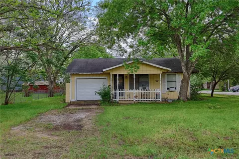 405 W Live Oak St, Moulton, TX 77975