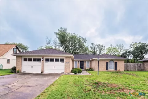304 Sherwood Dr, Victoria, TX 77901