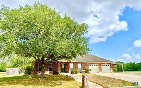 415 S Trinity St, Edna, TX 77957