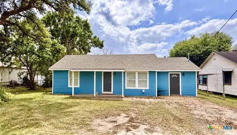 607 S East St, Edna, TX 77957