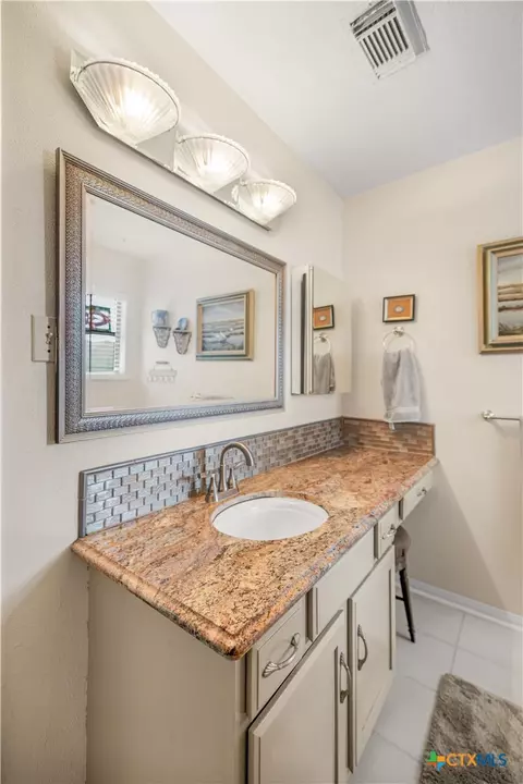 Bath - 205 E Bay Ave, Seadrift, TX 77983 photo 2 of 5