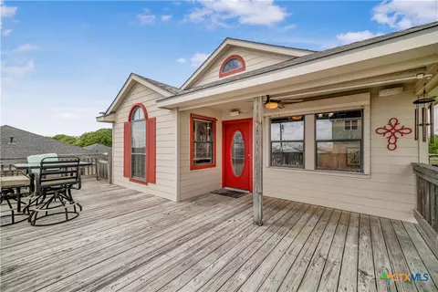 Exterior - 205 E Bay Ave, Seadrift, TX 77983 photo 1 of 7
