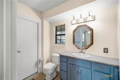 Bath - 205 E Bay Ave, Seadrift, TX 77983 photo 4 of 5