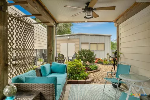 Exterior - 205 E Bay Ave, Seadrift, TX 77983 photo 2 of 7