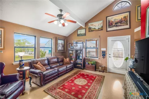 Living - 205 E Bay Ave, Seadrift, TX 77983 photo 2 of 4