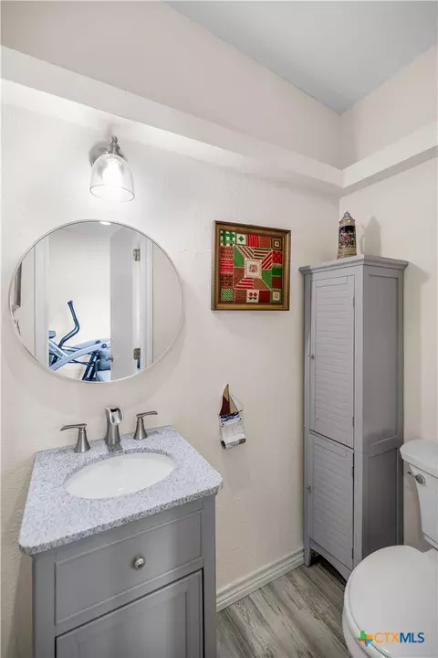 Bath - 205 E Bay Ave, Seadrift, TX 77983 photo 5 of 5