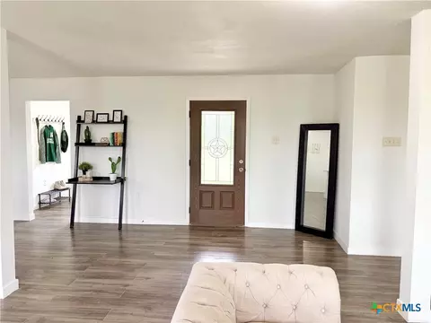 Entry Way - 950 Highsmith Rd, Luling, TX 78648 photo 1 of 3