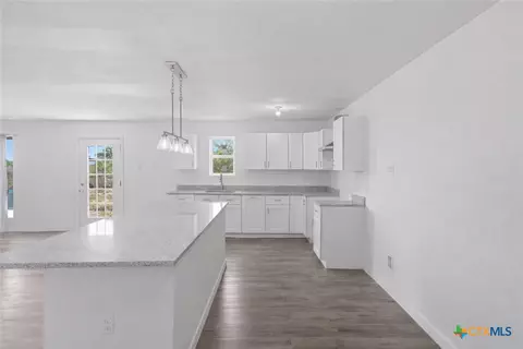 Kitchen - 950 Highsmith Rd, Luling, TX 78648 photo 2 of 2