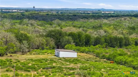 950 Highsmith Rd, Luling, TX 78648