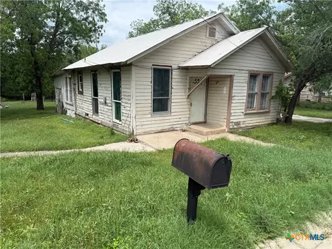 805 W Avenue C, Lampasas, TX 76550