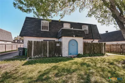1805 Rosemary Ave, Victoria, TX 77901
