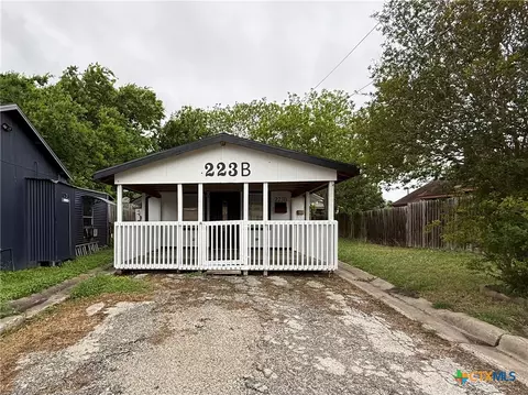 223 N Benavides St #B, Port Lavaca, TX 77979