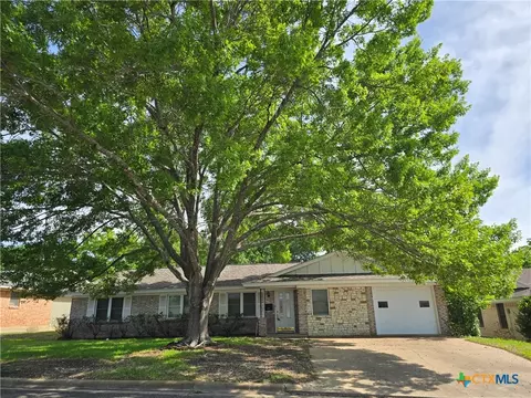 2512 Lowrey Dr, Gatesville, TX 76528
