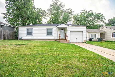 902 N 8th St, Temple, TX 76501