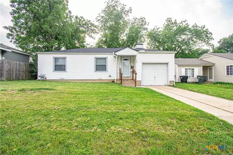 902 N 8th St, Temple, TX 76501