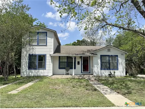 2006 Meadowlane St, Victoria, TX 77901